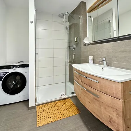 3 Zimmer Apartment, 95 Qm, Max 5 Personen, Balkon, Garage, Internet 100 Mbit Leonberg Exterior photo